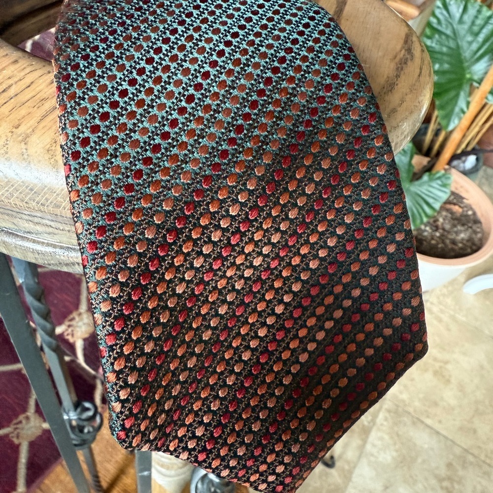 Salvador Ferragamo, Italian men’s Tie, beautiful iridescent coloring